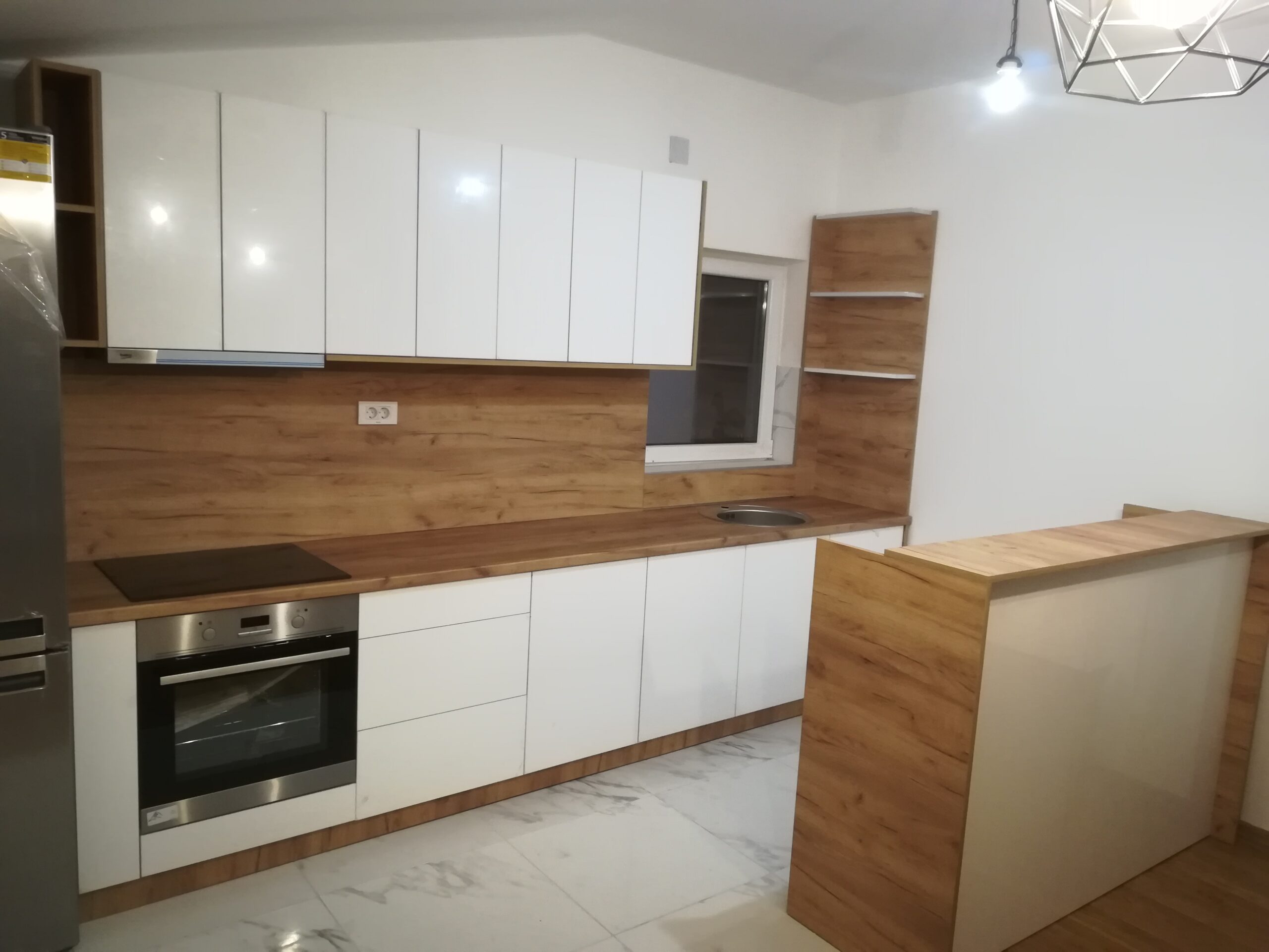 Како да изберете совршени кујнски кабинети по мерка за вашиот дом?